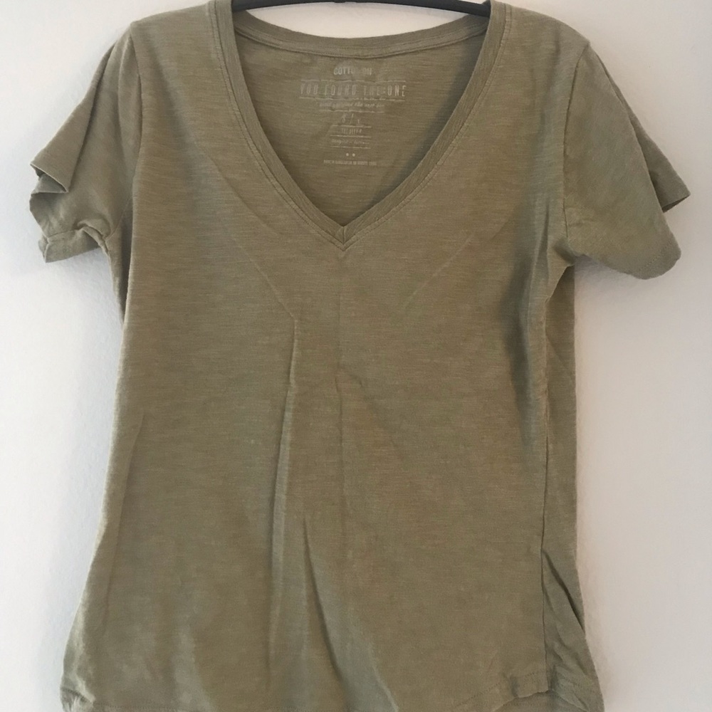 Cotton On: Army Green v-neck t-shirt!